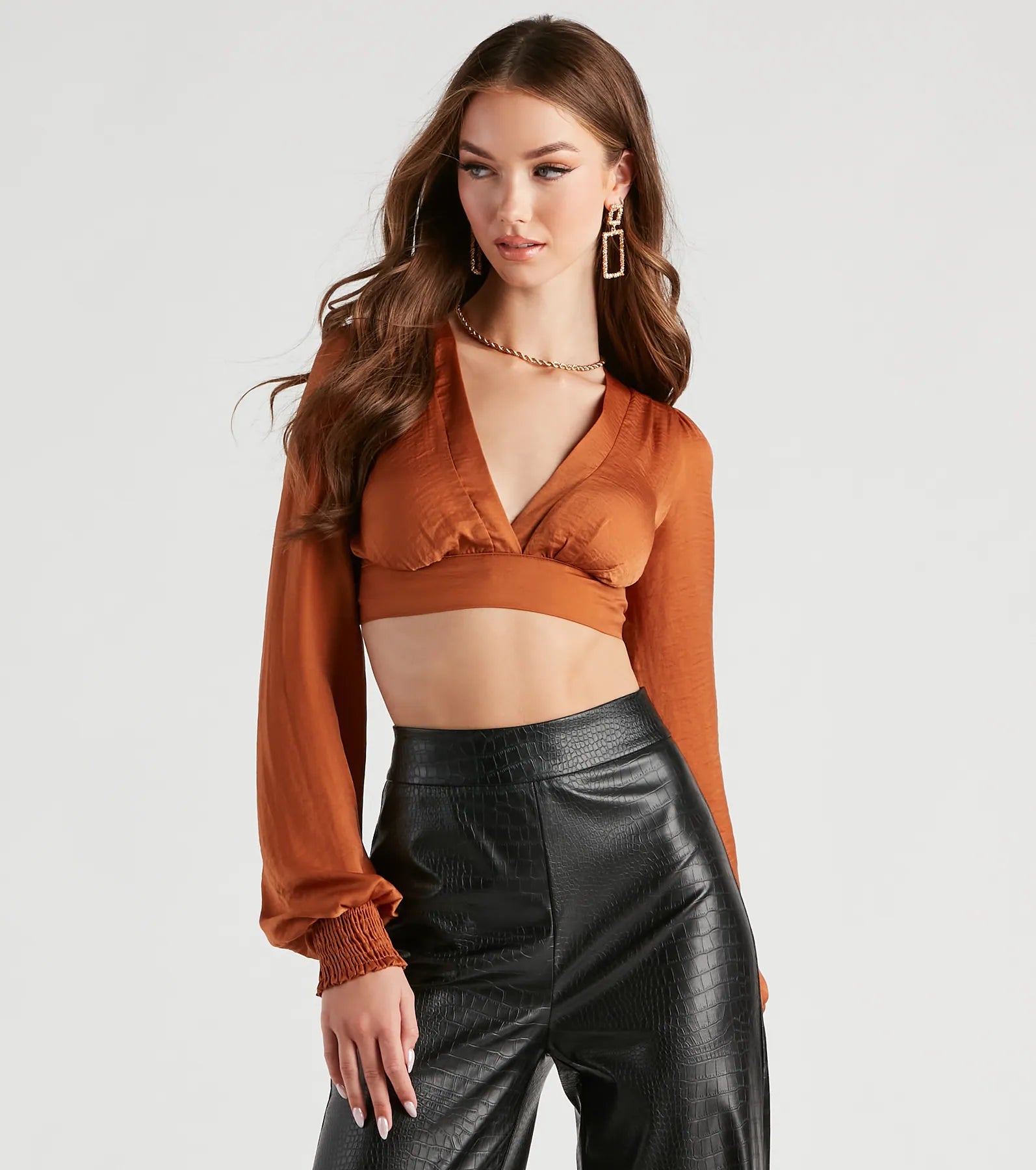 Pocket - Equipped Women Long Sleeve Top for Added FunctionalityDreamy Date Vibes Satin Cropped Blouse