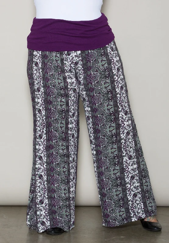 Striped Women Long Sleeve Top in a Timeless PatternQuincy Pants