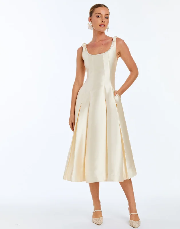 Maternity dress for a baby's first visit to the pool Gillian Pearl Midi Dress