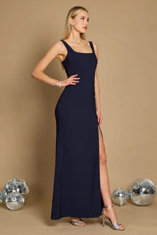 Embroidered wedding dresses with metallic threads Halter - neck wedding guest dresses with beaded straps Long Formal Square Neckline Evening Dress Embroidered wedding dresses with metallic threads Halter - neck wedding guest dresses with beaded straps Long Formal Square Neckline Evening Dress