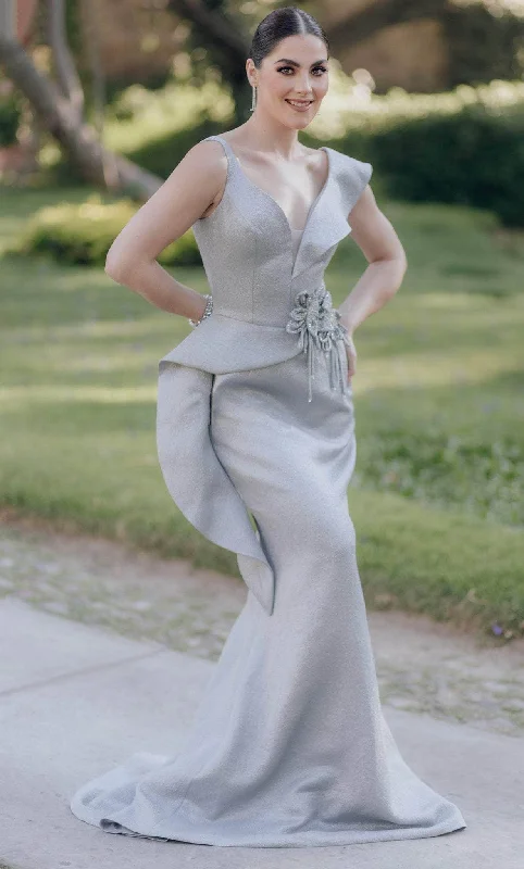 Wedding dresses with a belt made of crystals Sleeveless wedding guest dresses with pleated bodices Terani Couture 232E1297 - Plunging V-Neck Brocade Evening Gown Wedding dresses with a belt made of crystals Sleeveless wedding guest dresses with pleated bodices Terani Couture 232E1297 - Plunging V-Neck Brocade Evening Gown