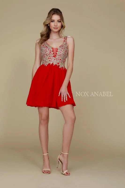 Maternity dress for a baby's first visit to the wildlife sanctuary Short Prom Formal Homecoming Dress