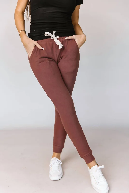 Performance Fleece Joggers In Mahogany