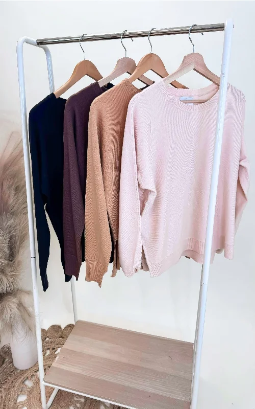 Chunky Knit Women Sweater for Winter WarmthSoft Classic Cut Basic Sweater**