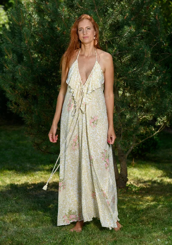 Halter Neck Women Dress to Show Off the Shoulders and NecklineHalter Neck Women Dress to Show Off the Shoulders and NecklineBianca Puma Roses Dress