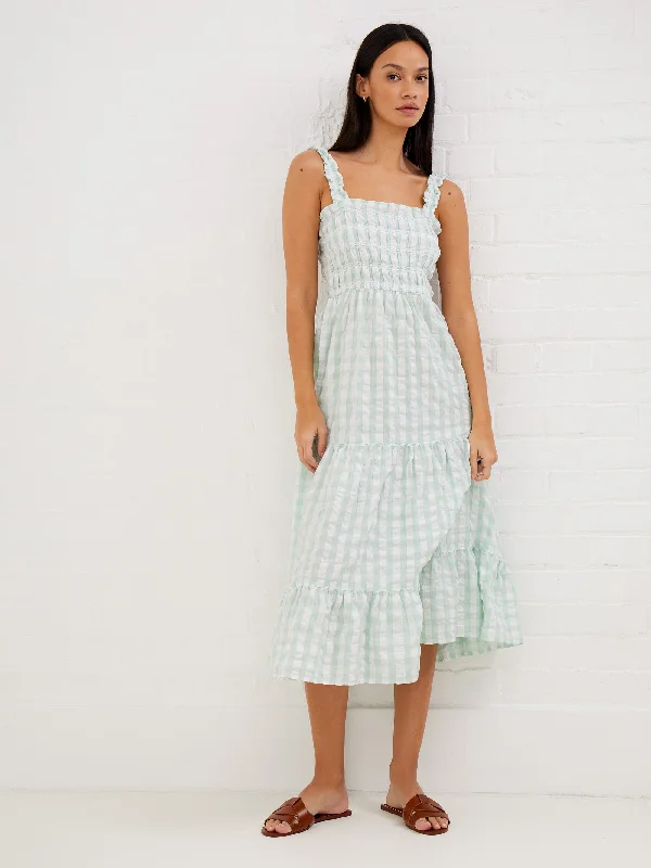 Empire Waist Women Dress to Accentuate the Bust and Conceal the WaistEmpire Waist Women Dress to Accentuate the Bust and Conceal the WaistBirch Seersucker Smocked Midaxi Dress