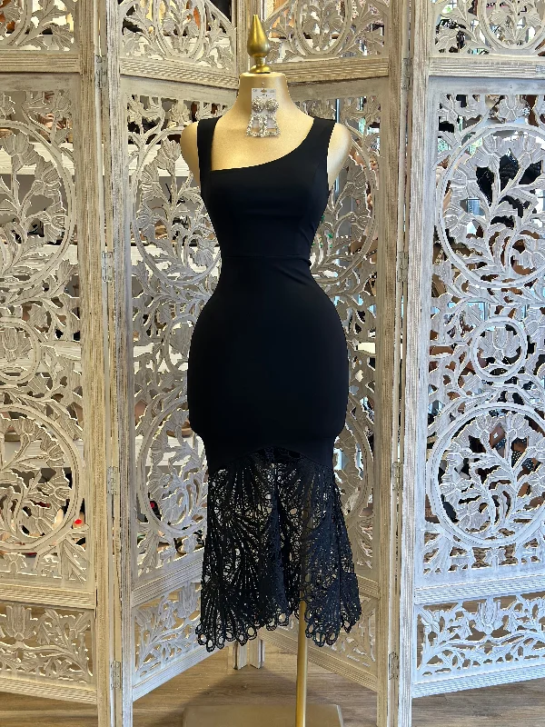 Backless Women Dress for a Sexy and Alluring Look at Evening EventsBackless Women Dress for a Sexy and Alluring Look at Evening EventsBlack Assymetrical Lace Dress