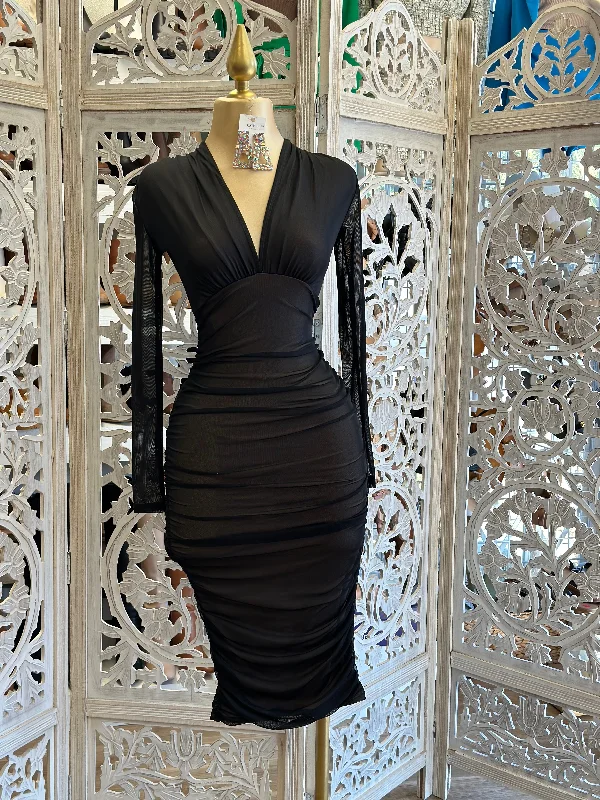 Mermaid - Style Women Dress with a Fitted Silhouette for Special OccasionsBlack Crossed Mesh Midi Dress