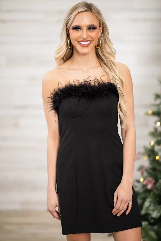 Empire Waist Women Dress to Accentuate the Bust and Conceal the WaistBlack Strapless Feather Trim Dress