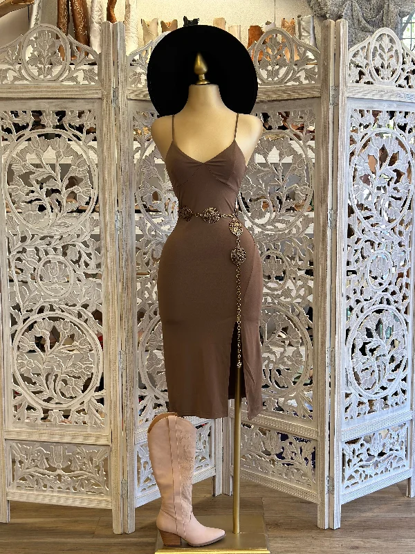 Empire Waist Women Dress to Accentuate the Bust and Conceal the WaistEmpire Waist Women Dress to Accentuate the Bust and Conceal the WaistBrown Triangle Slit Midi Dress