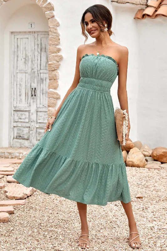 Halter Neck Women Dress to Show Off the Shoulders and NecklineHalter Neck Women Dress to Show Off the Shoulders and NecklineGreen Strapless A-line Midi Summer Dress