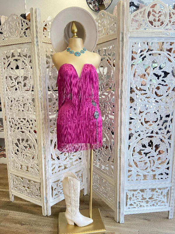 Shift Women Dress with a Simple and Classic Design for Everyday WearShift Women Dress with a Simple and Classic Design for Everyday WearMagenta Fringe Dress