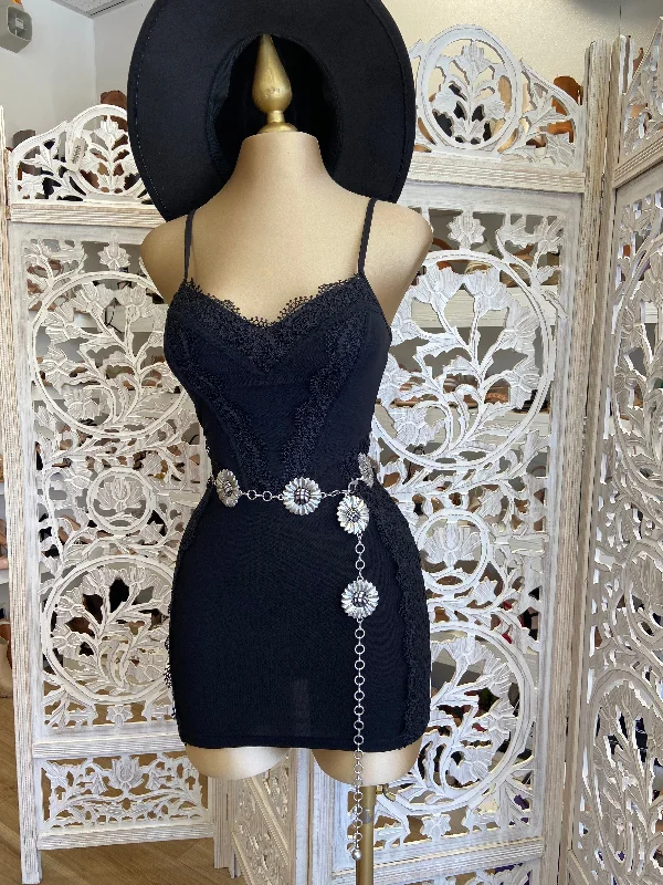 Ball Gown Women Dress with a Full Skirt for a Princess - like LookBall Gown Women Dress with a Full Skirt for a Princess - like LookBlack Lace Mini Dress