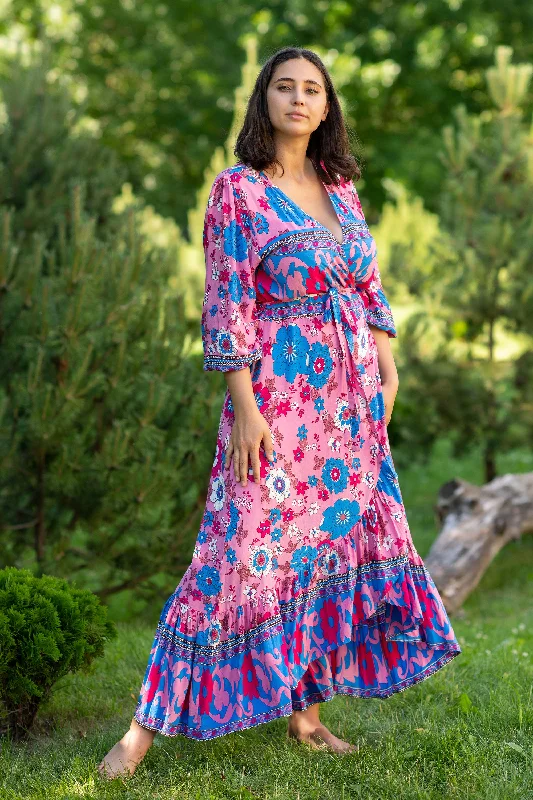 Halter Neck Women Dress to Show Off the Shoulders and NecklineHalter Neck Women Dress to Show Off the Shoulders and NecklineWrap Blue Flowers Purple Dress