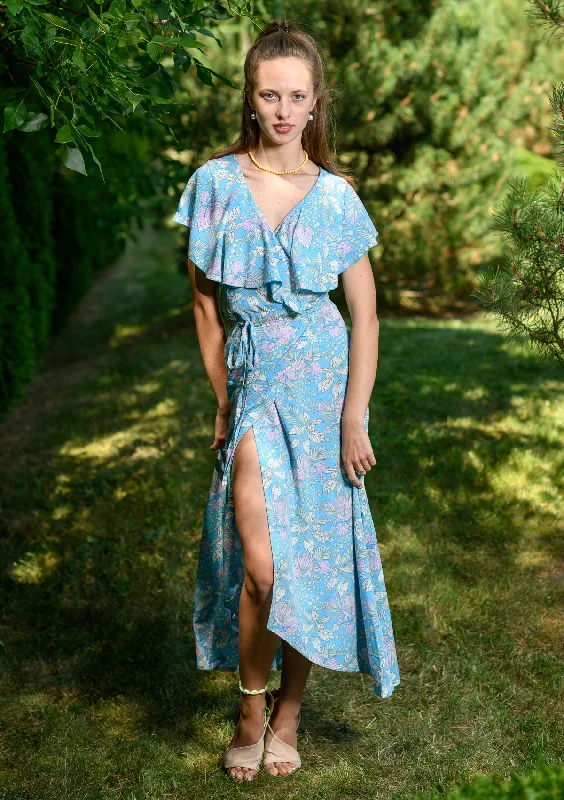 Mini Women Dress with a Short Hem for a Young and Trendy StyleMini Women Dress with a Short Hem for a Young and Trendy StyleWrap Lilly Pink Flowers Blue Dress