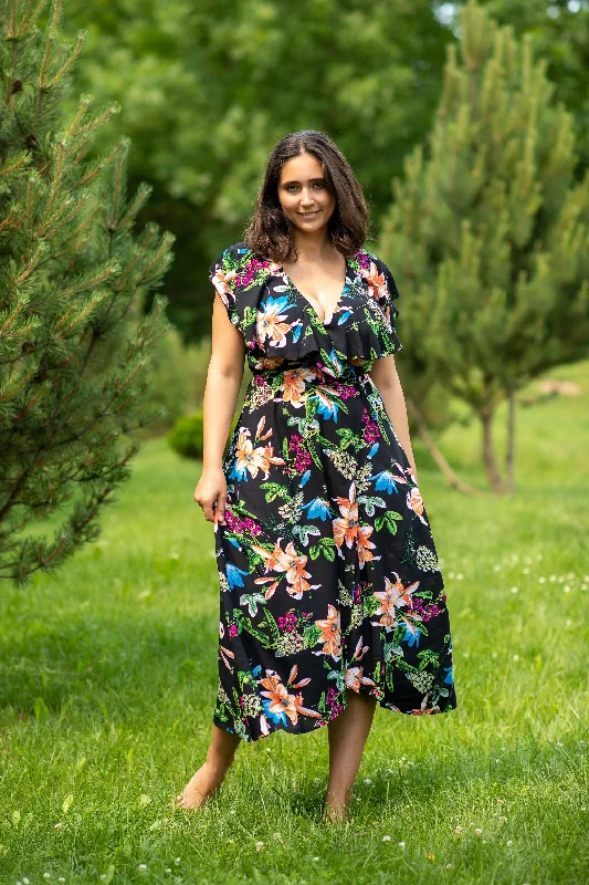 Mini Women Dress with a Short Hem for a Young and Trendy StyleMini Women Dress with a Short Hem for a Young and Trendy StyleWrap Lilly Plus Dress