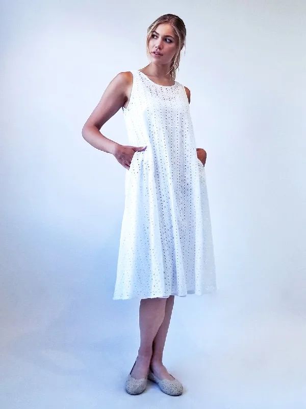Plus Size Women Dress with a Flattering A - Line Cut for Comfort and Style Plus Size Women Dress with a Flattering A - Line Cut for Comfort and Style Dress de L' ange Plus Size Women Dress with a Flattering A - Line Cut for Comfort and Style Plus Size Women Dress with a Flattering A - Line Cut for Comfort and Style Dress de L' ange
