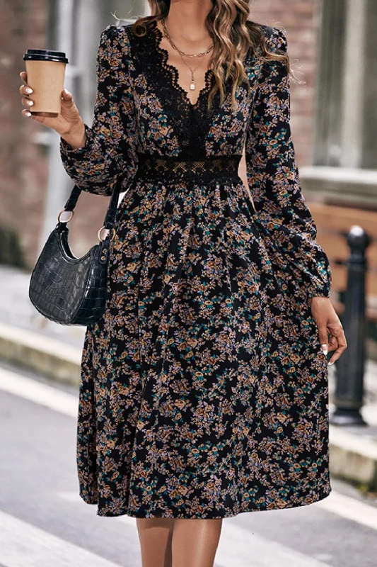 Pleated Women Dress with a Timeless and Elegant Texture Pleated Women Dress with a Timeless and Elegant Texture Floral Spliced Lace V-Neck Dress