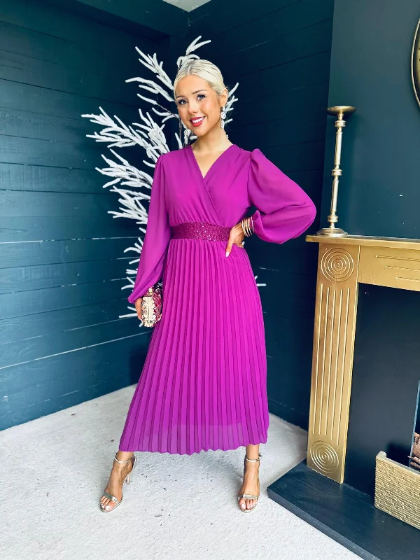 Halter Neck Women Dress to Show Off the Shoulders and NecklineHalter Neck Women Dress to Show Off the Shoulders and NecklineFreya Pleated Sequin Detail Midi Dress Berry