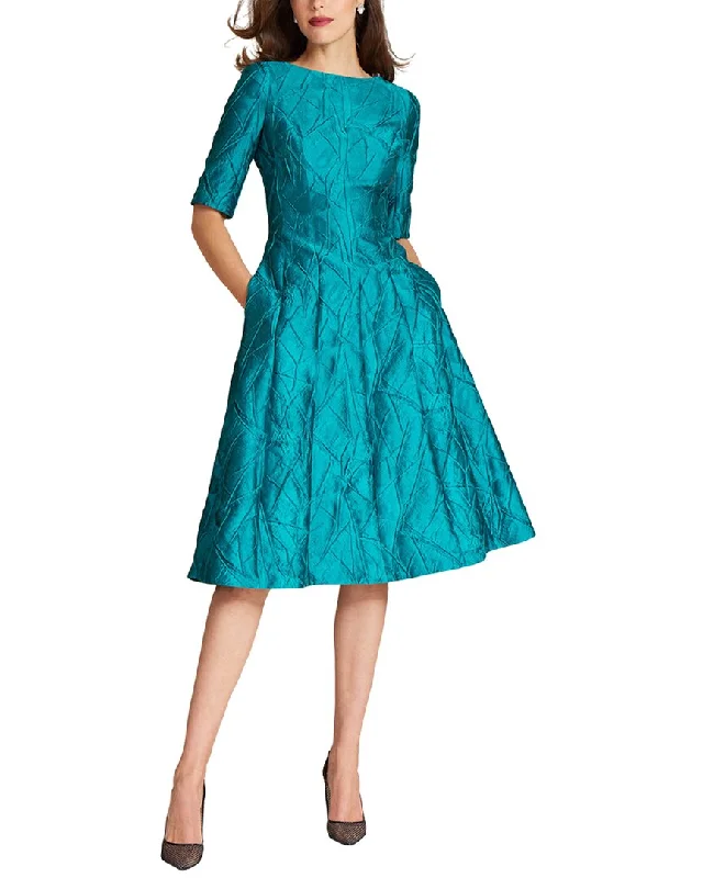 Pleated Women Dress with a Timeless and Elegant Texture Pleated Women Dress with a Timeless and Elegant Texture Teri Jon by Rickie Freeman Special Occasion Short Printed Dress