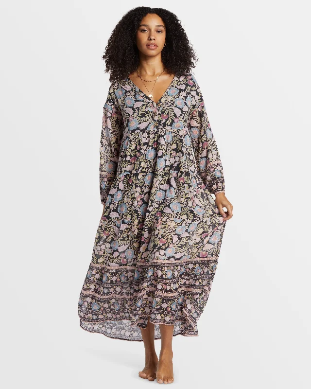 Long - Sleeve Women Dress in Velvet for a Luxurious Winter LookLong - Sleeve Women Dress in Velvet for a Luxurious Winter LookAdore You Maxi Dress - Black Sands