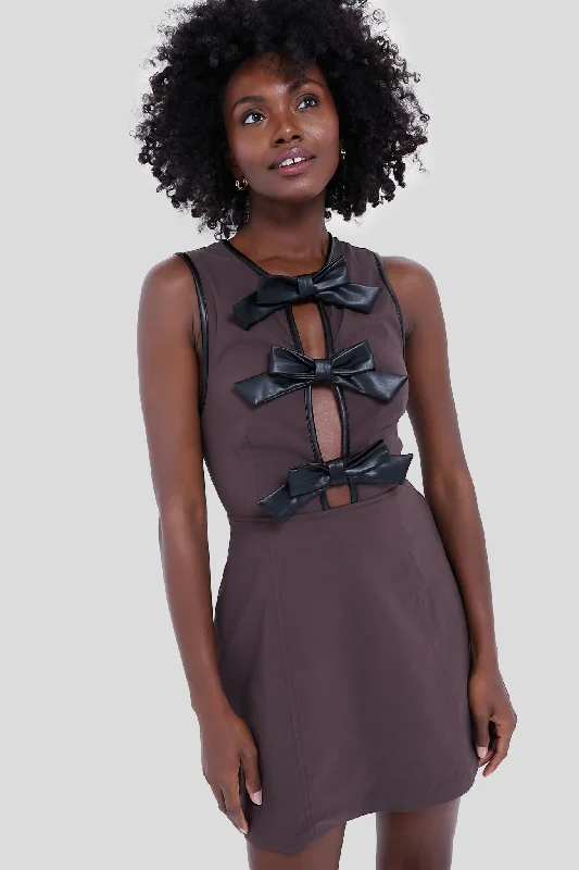 Sleeveless Women Dress in Bright Colors for Summer PartiesSleeveless Women Dress in Bright Colors for Summer PartiesBrown and Black Piped Peplum Mini Dress