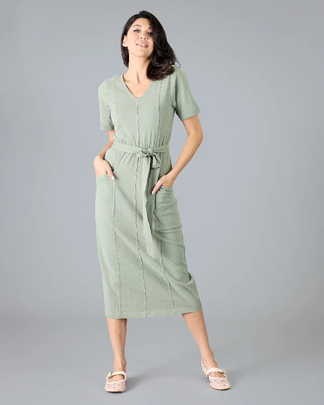 Shift Women Dress with a Simple and Classic Design for Everyday WearBehind The Seams Dress