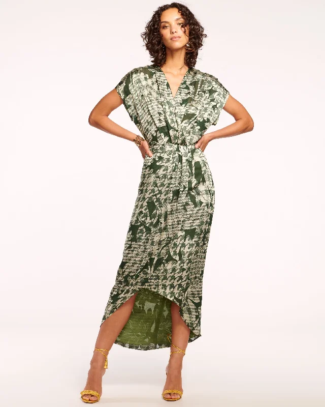 Ruffled Women Dress with Multiple Layers for a Playful and Girly StyleRuffled Women Dress with Multiple Layers for a Playful and Girly StyleOakley Short Sleeve Midi Dress