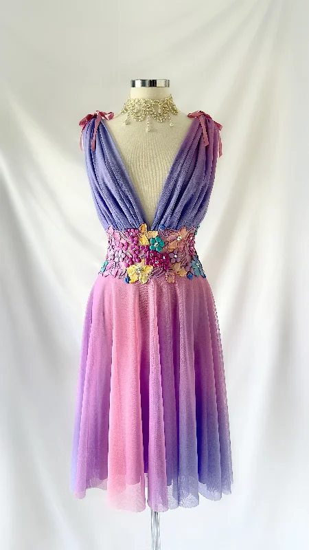 Backless Women Dress for a Sexy and Alluring Look at Evening EventsBackless Women Dress for a Sexy and Alluring Look at Evening Events90s Couture Ema Savahl Pastel 3D Hand-Painted Fairytale Dress (XS/S)