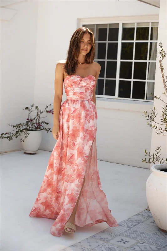 Pleated Women Dress with a Timeless and Elegant TexturePleated Women Dress with a Timeless and Elegant TextureDainty Events Strapless Maxi Dress Pink