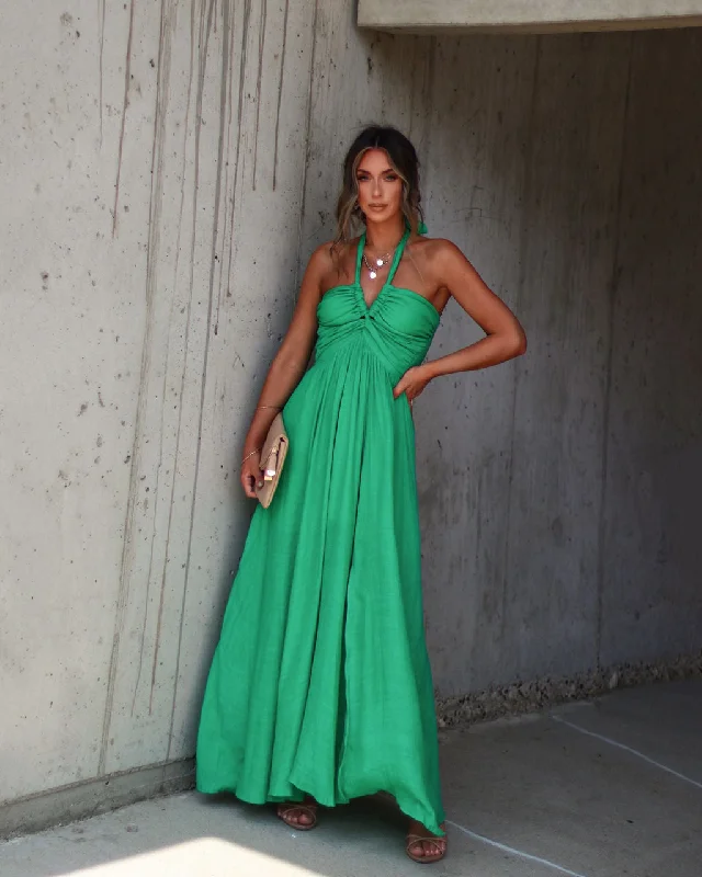 Ball Gown Women Dress with a Full Skirt for a Princess - like LookBall Gown Women Dress with a Full Skirt for a Princess - like LookElmhurst Ruched Halter Maxi Dress