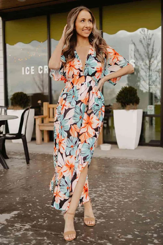 Plus Size Women Dress with a Flattering A - Line Cut for Comfort and StylePlus Size Women Dress with a Flattering A - Line Cut for Comfort and StyleFloral Slit Plunge Short Sleeve Dress