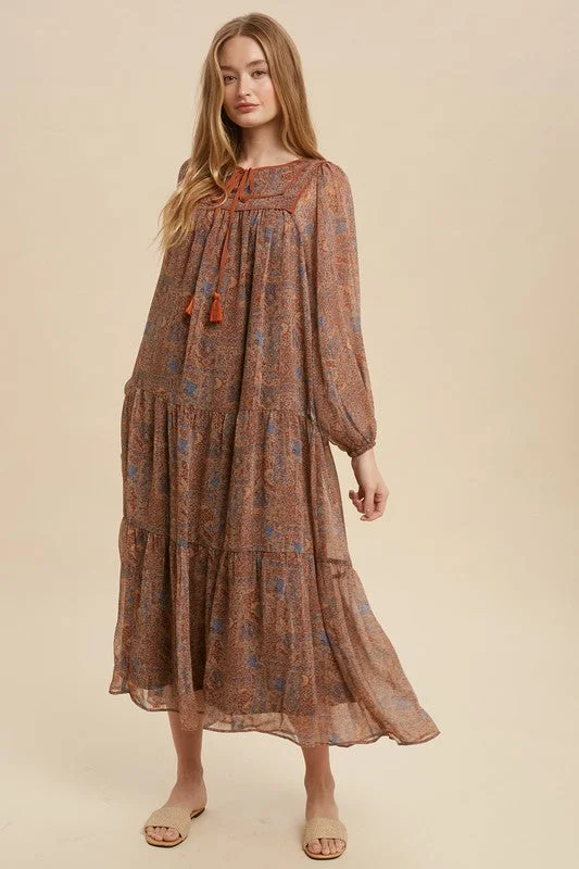 Backless Women Dress for a Sexy and Alluring Look at Evening EventsBackless Women Dress for a Sexy and Alluring Look at Evening EventsMedallion Floral Midi Dress Featuring Contrast Piping