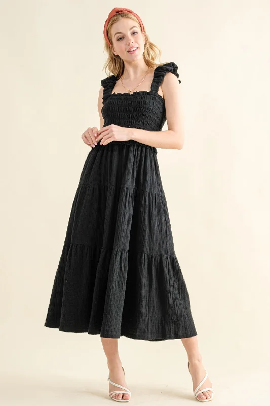 Sheath Women Dress with a Tailored Fit for a Professional LookSmocked Ruffled Tiered Black Maxi Dress