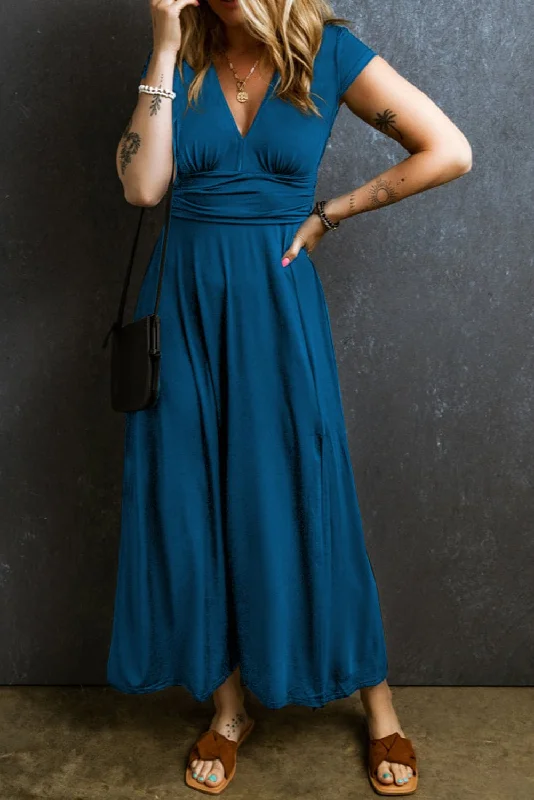 Mini Women Dress with a Short Hem for a Young and Trendy StyleMini Women Dress with a Short Hem for a Young and Trendy StyleChic smocked v-neck dress