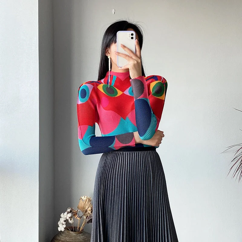 Sleeveless Bodysuits for a Cool and Casual Summer LookMiyake Pleated Geometric Print Turtleneck Top